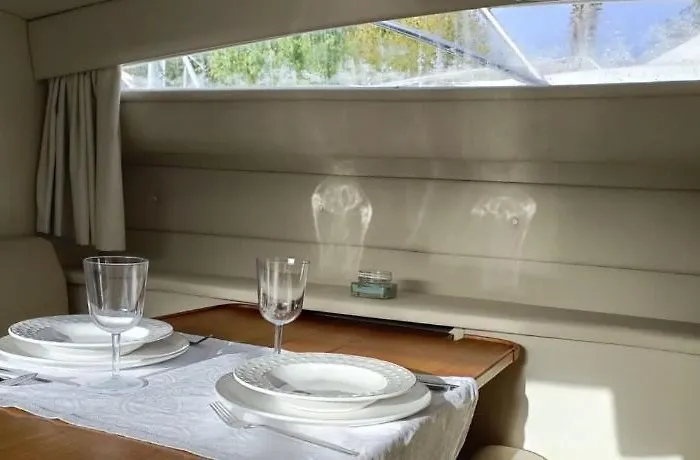 Sunset River Ботель *