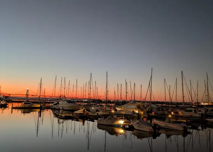 Sunset River Bateau-hôtel *